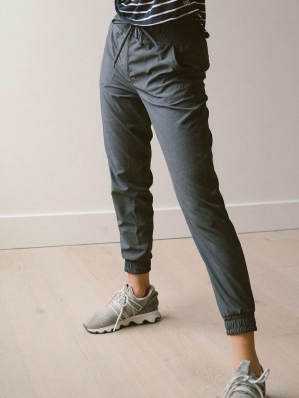 Albion Fit Destination Joggers Charcoal Gray XS PETITE